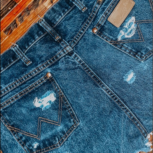 Wrangler Shorts - Picture 2 of 4